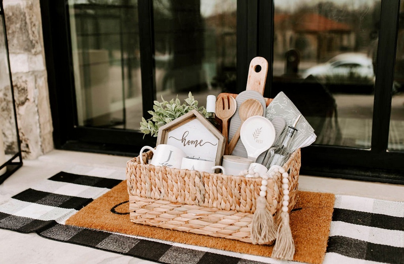 DIY Housewarming Gift Basket