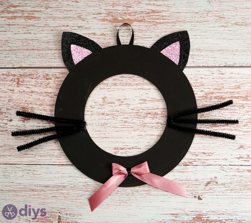 Make Your Own Halloween Black Cat Wall Decor