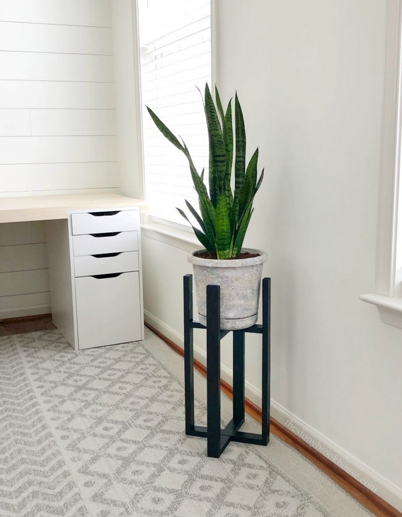 Easy DIY Plant Stand Tutorial