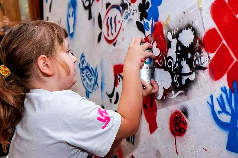 Paper spray painting