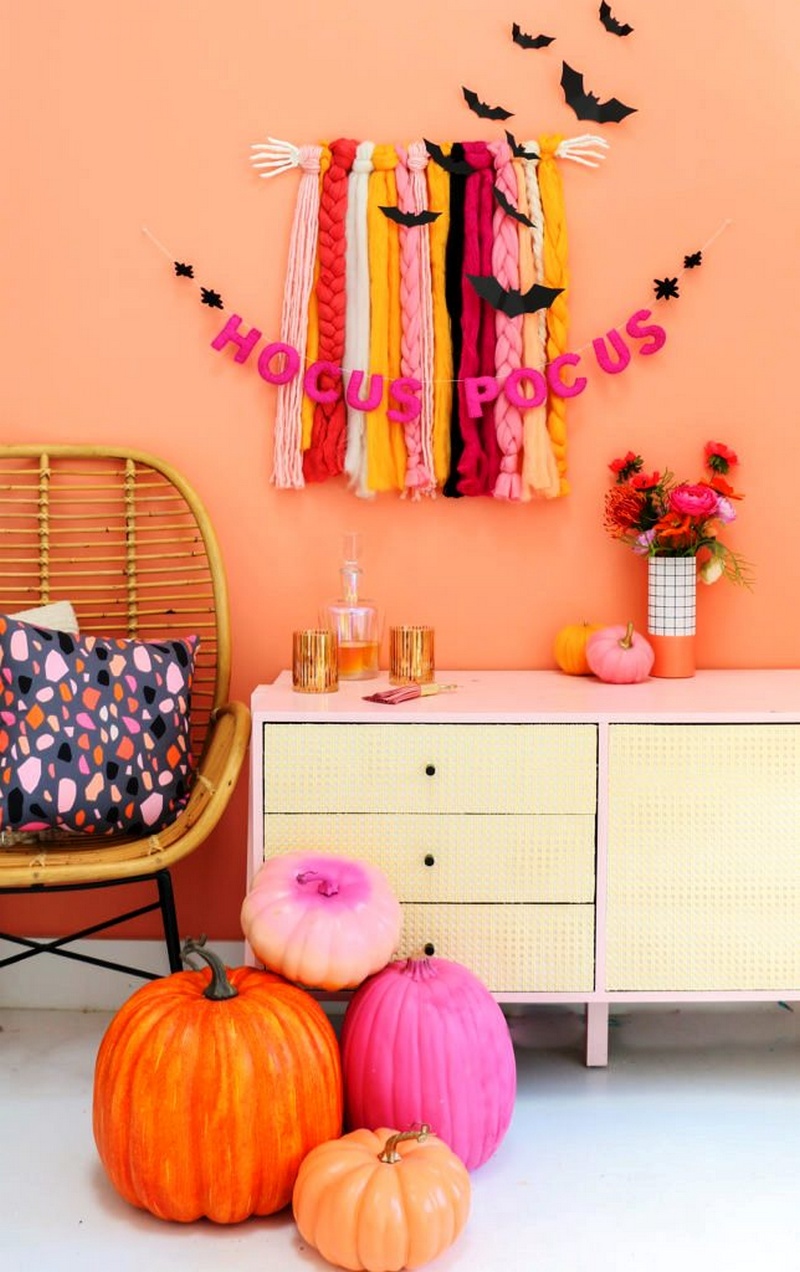 DIY Halloween Roving Wall Hanging