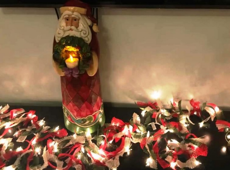 DIY Christmas Decorations How to Make Burlap Garland