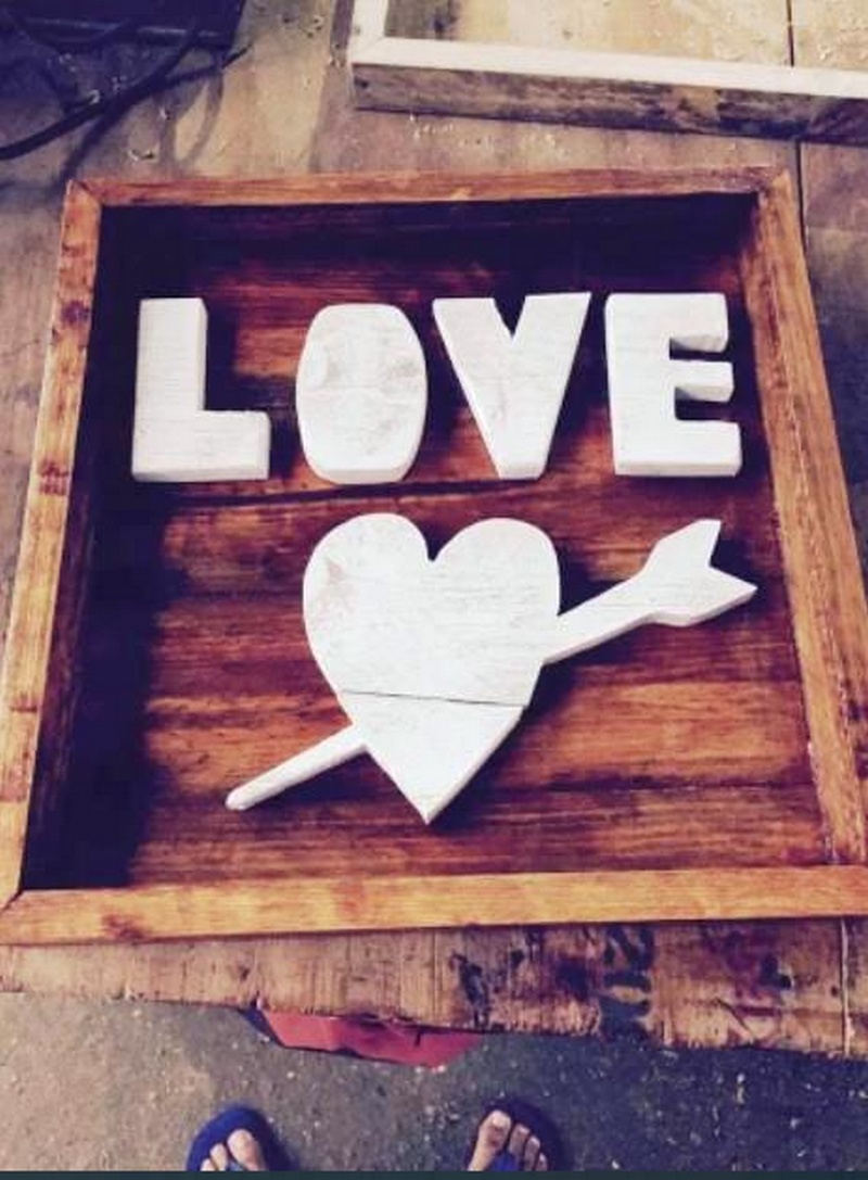 DIY Pallet Love Sign Art