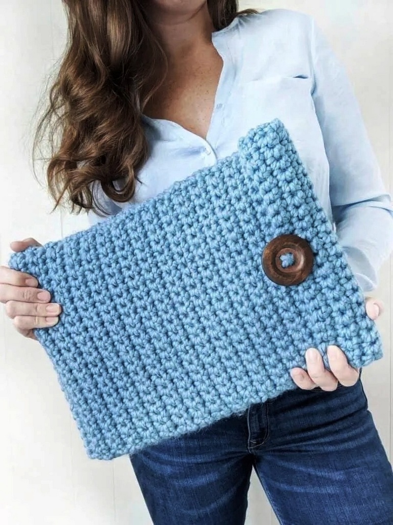 Easy Crochet Laptop Case – Free Crochet Pattern