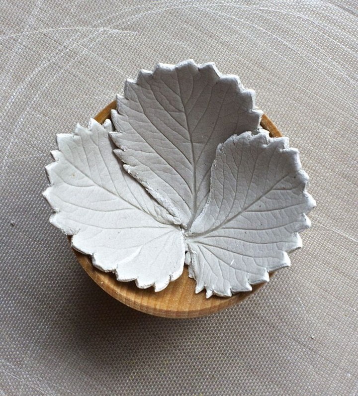 Clay Leaf Bowl
