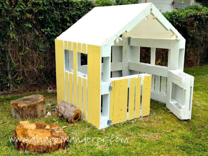 Wooden Pallet Little Playhouse For The Kiddos