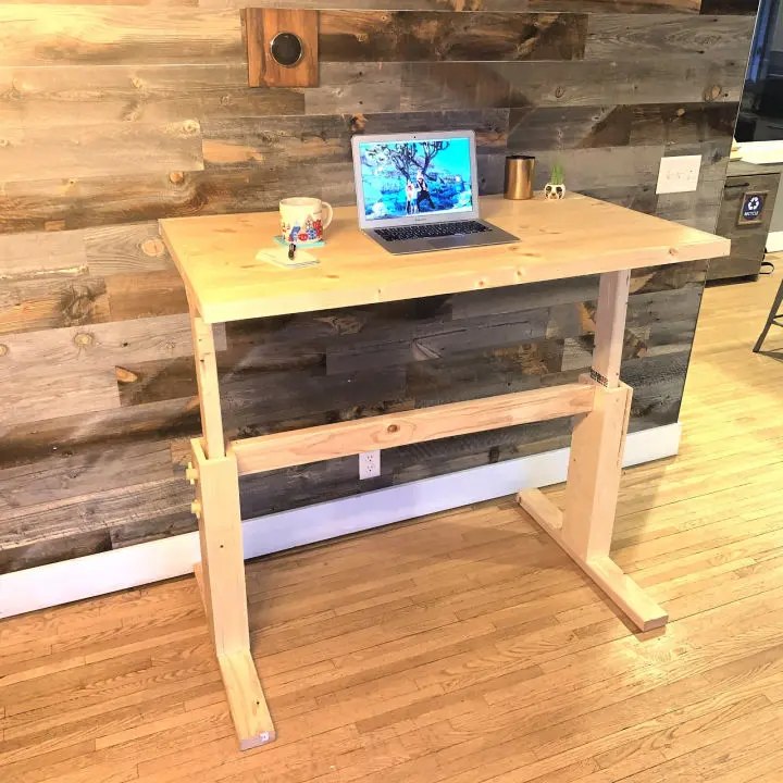 DIY Adjustable Desk That Is Easy to Convert