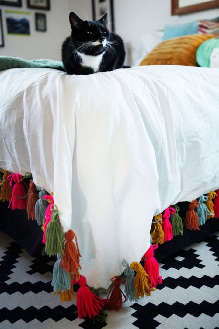 DIY Yarn Tassel Duvet Blanket