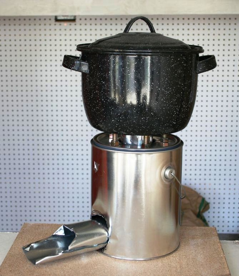How to Make a Simple Paint Can Rocket Stove