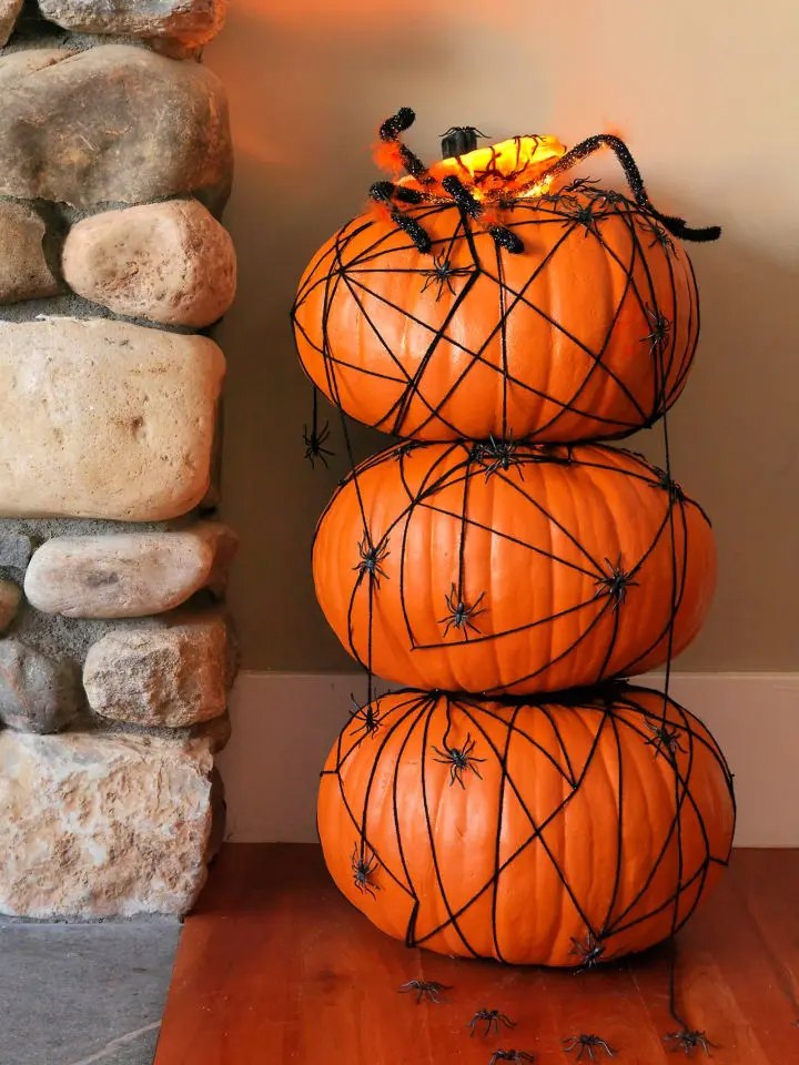umpkin Topiary with Spiders