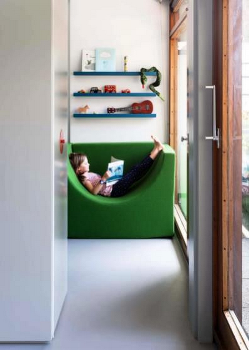 Flexible Furniture Makes Room for One More in This London Landmark