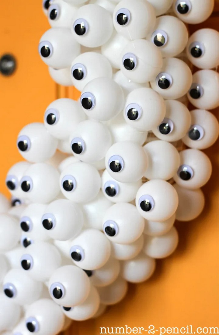 Googly Eyes Halloween Wreath